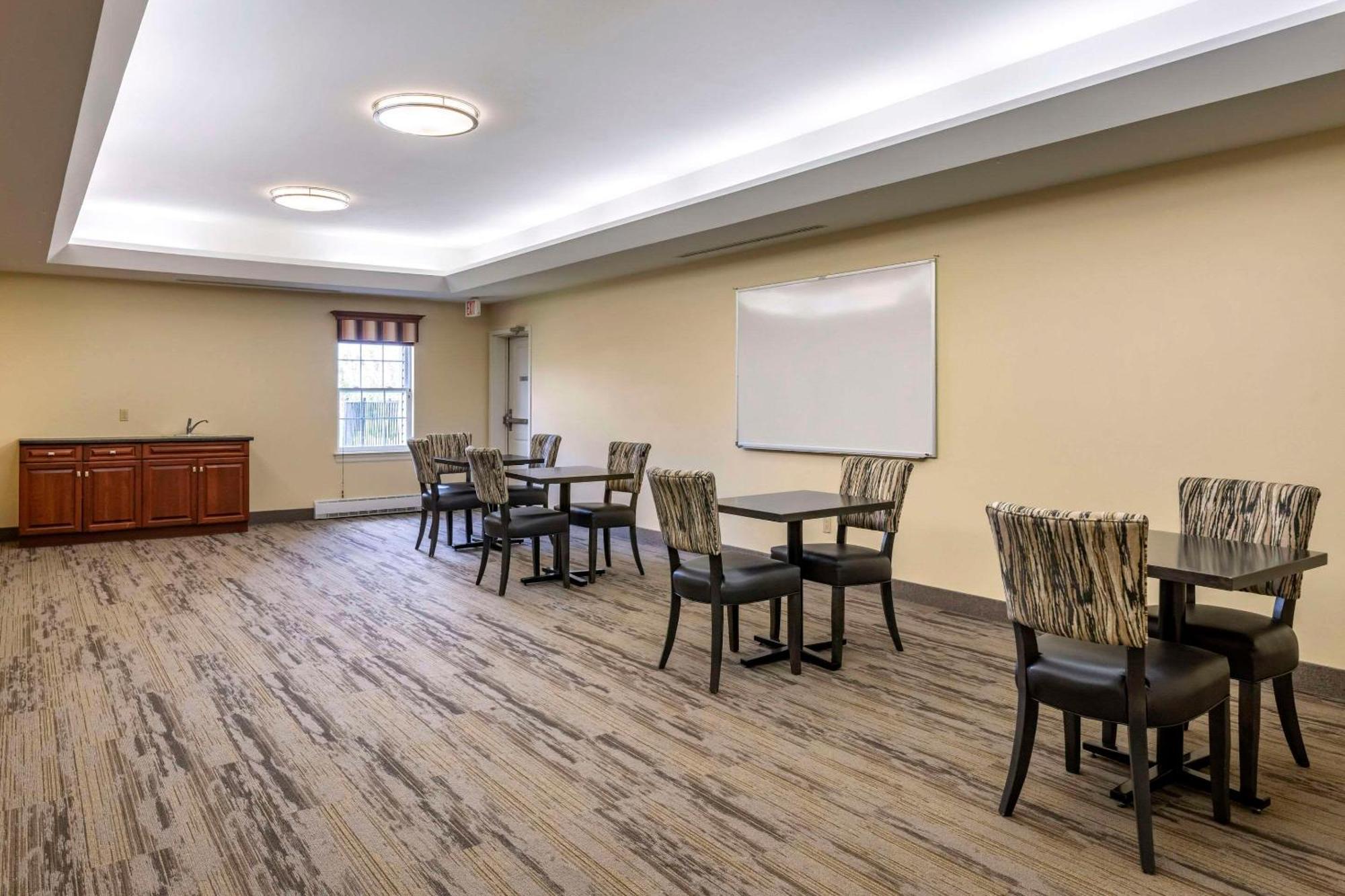 רוטסאיי Quality Inn & Suites Quispamsis מראה חיצוני תמונה