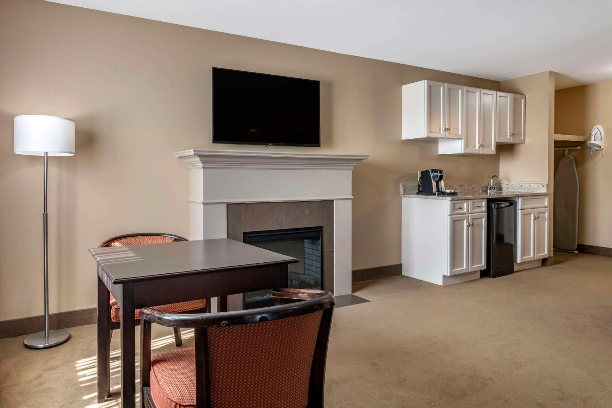 רוטסאיי Quality Inn & Suites Quispamsis מראה חיצוני תמונה