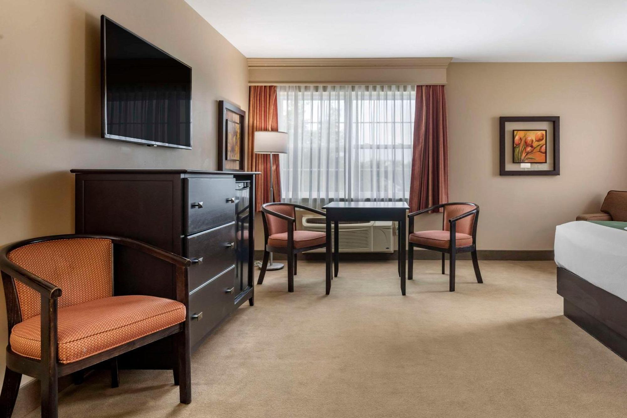 רוטסאיי Quality Inn & Suites Quispamsis מראה חיצוני תמונה